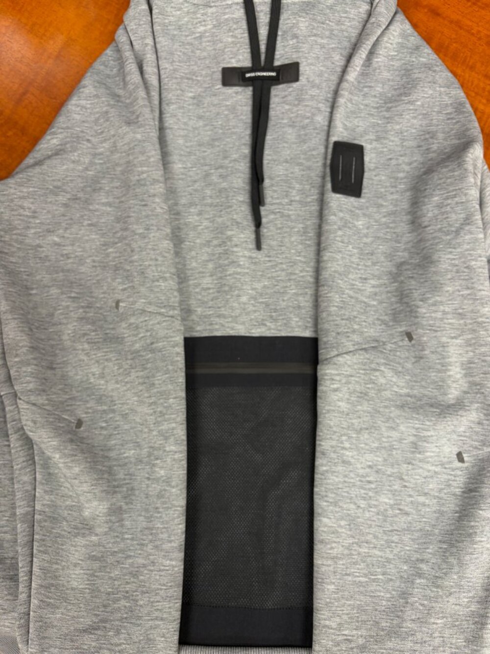 On Running "Mesh-Pocket Drawstring" Pullover + Men's Large + Flawless - Picture 5 of 5